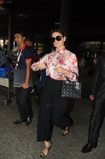 Kangana Ranaut feet photo thumbnail