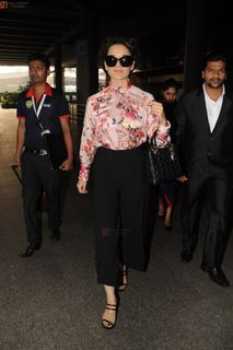 Kangana Ranaut feet photo thumbnail