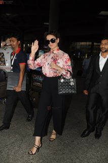 Kangana Ranaut feet photo thumbnail