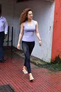 Kangana Ranaut feet photo thumbnail