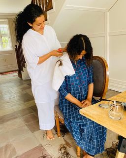 Kangana Ranaut feet photo thumbnail