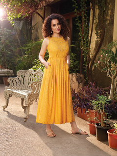 Kangana Ranaut feet photo thumbnail