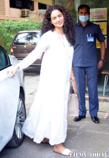Kangana Ranaut feet photo thumbnail