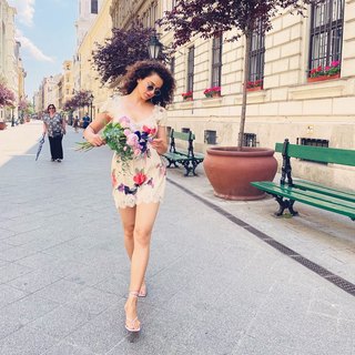 Kangana Ranaut feet photo thumbnail