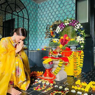 Kangana Ranaut feet photo thumbnail