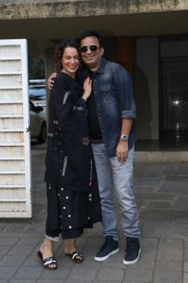 Kangana Ranaut feet photo thumbnail