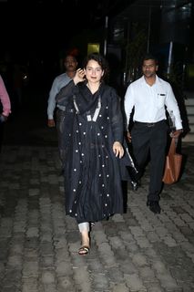 Kangana Ranaut feet photo thumbnail