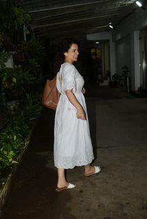 Kangana Ranaut feet photo thumbnail