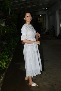 Kangana Ranaut feet photo thumbnail
