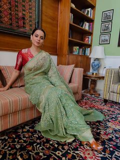 Kangana Ranaut feet photo thumbnail