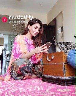 Kangna Sharma feet photo 6
