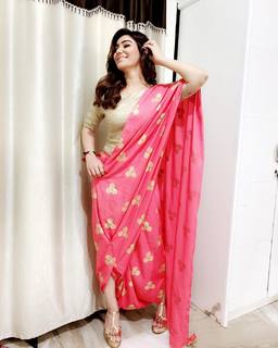 Kangna Sharma feet photo 17