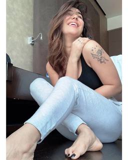 Kangna Sharma feet photo 9