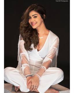 Kangna Sharma feet photo 7