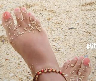 Kaniha feet photo thumbnail