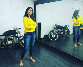 Kaniha feet photo thumbnail