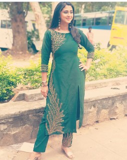 Kaniha feet photo thumbnail