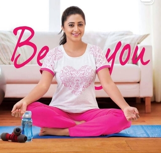 Kaniha feet photo thumbnail