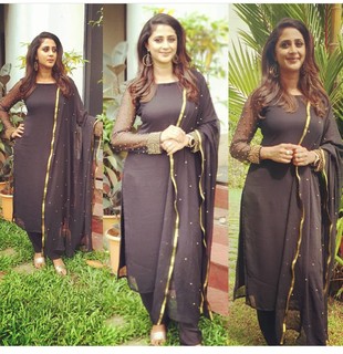 Kaniha feet photo thumbnail