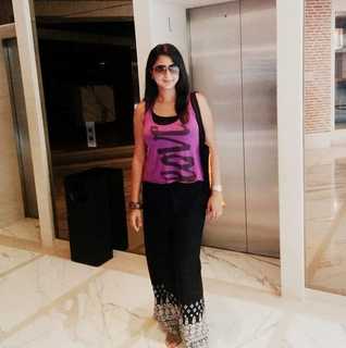 Kaniha feet photo thumbnail