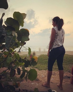 Kaniha feet photo thumbnail