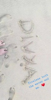 Kaniha feet photo thumbnail