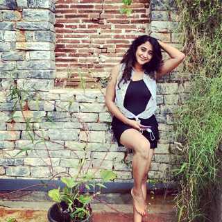 Kaniha feet photo thumbnail