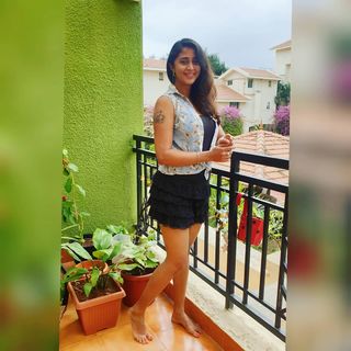 Kaniha feet photo thumbnail