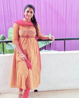 Kaniha feet photo thumbnail