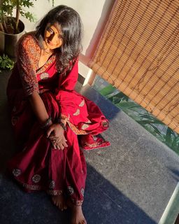 Kaniha feet photo thumbnail