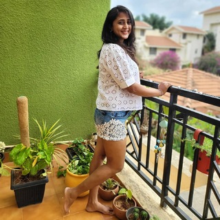 Kaniha feet photo thumbnail