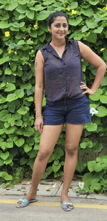 Kaniha feet photo thumbnail