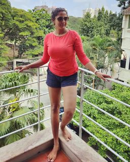 Kaniha feet photo thumbnail