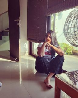 Kaniha feet photo thumbnail