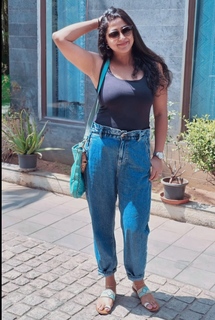 Kaniha feet photo thumbnail