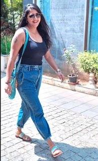 Kaniha feet photo thumbnail