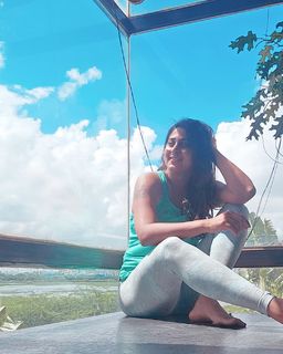 Kaniha feet photo thumbnail