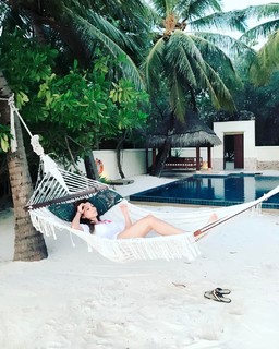 Kanika Kapoor feet photo 17