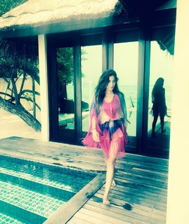 Kanika Kapoor feet photo 14