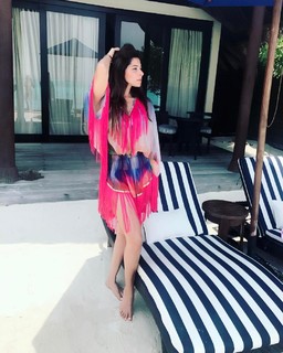 Kanika Kapoor feet photo 13