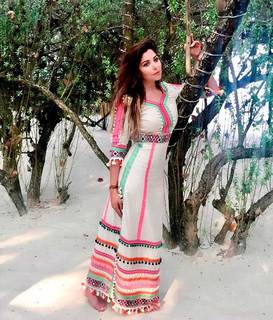 Kanika Kapoor feet photo 12