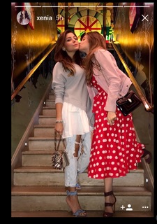 Kanika Kapoor feet photo 11