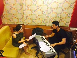 Kanika Kapoor feet photo 9