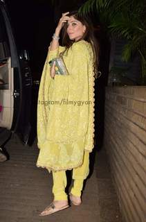 Kanika Kapoor feet photo 4