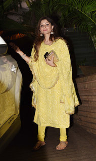 Kanika Kapoor feet photo 1