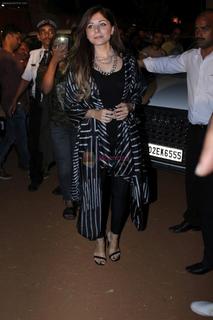 Kanika Kapoor feet photo 17