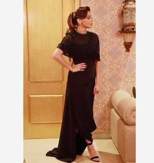 Kanika Kapoor feet photo 3