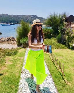 Kanika Kapoor feet photo 1