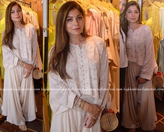 Kanika Kapoor feet photo 17