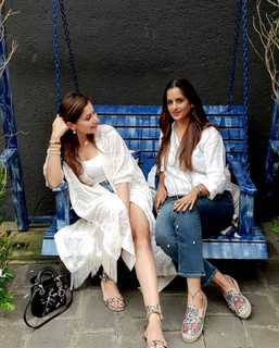 Kanika Kapoor feet photo 6